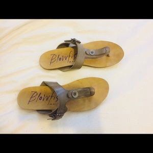 Metallic hue Blowfish thong sandals